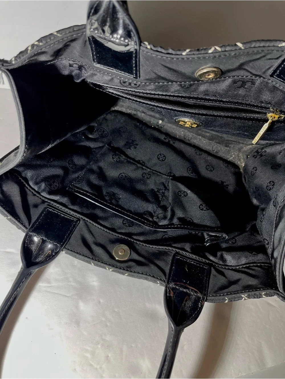 😍 Tory Burch Black Quilted Diamond Tote with Patent Trim. Scuff marks on corners